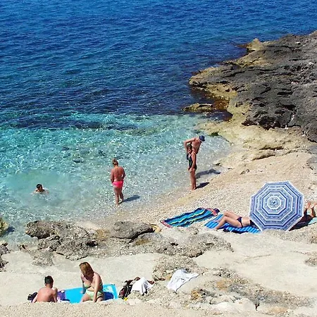Ivan Dolac 4584d Jelsa (Hvar)